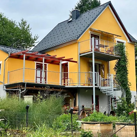 Kleine-radoase, Mit Balkon شقة *